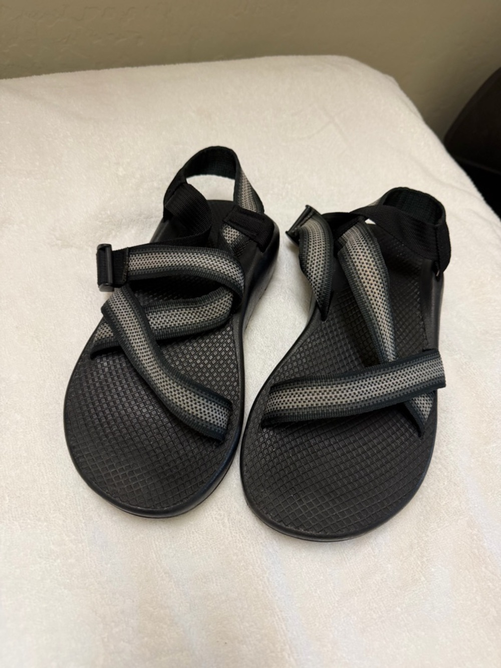 Men’s Chaco sandals sz 8